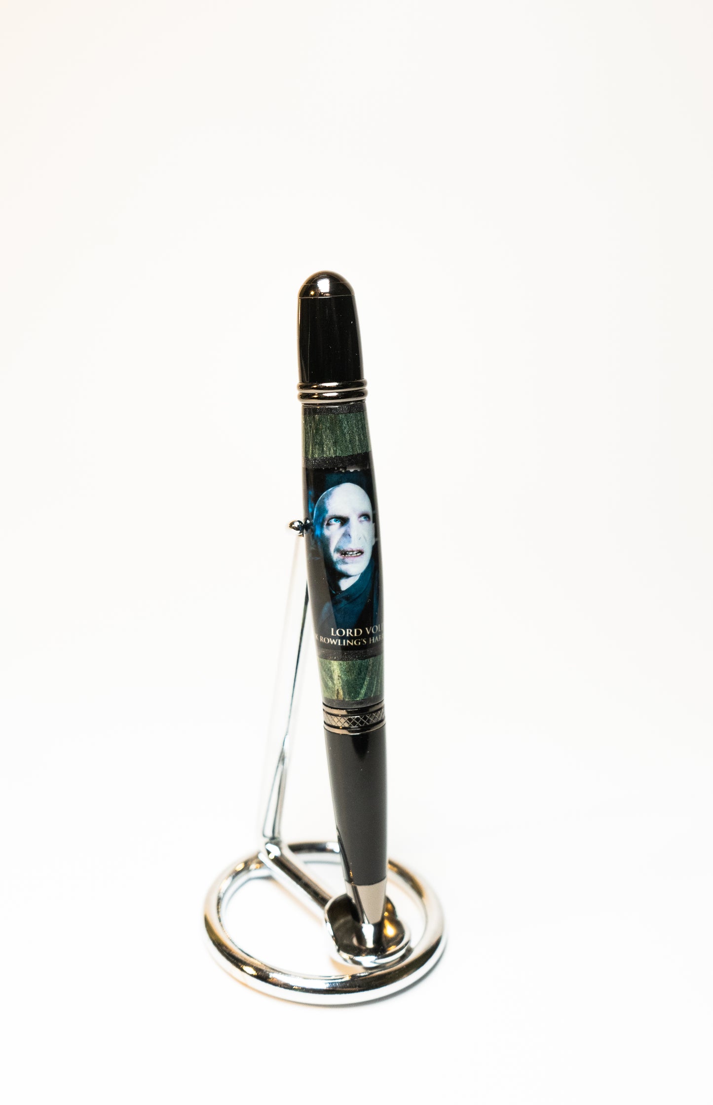 Dark Lord Voldemort Collector’s Pen – Made with Wood from Eilean na Moine & UK Voldemort Stamp